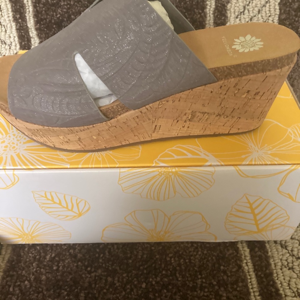 Yellow box Gray Slides